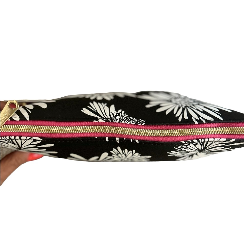 ❗️SOLD❗️Trini Turk Black & White Flowered Cosmetic Bag🆕 - Picture 3 of 6